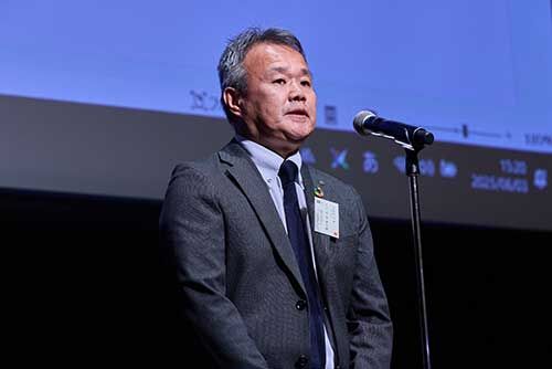 大本会計監事壇上で話す