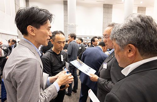 小田島副会長を質問攻め